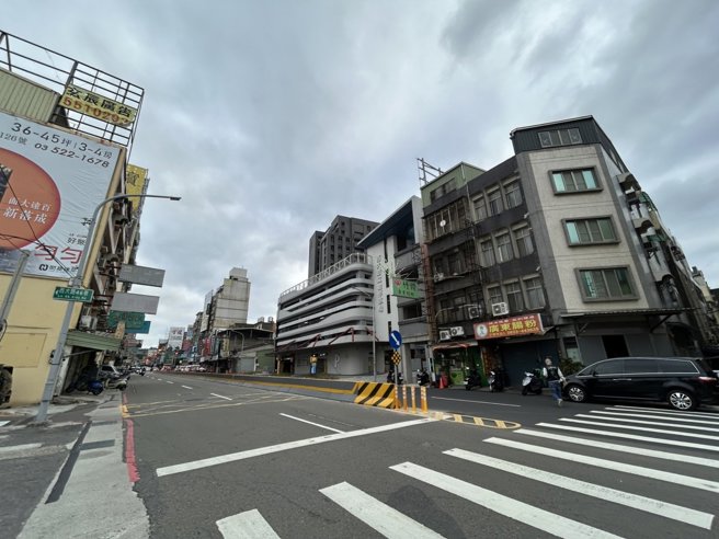 信義房屋新竹學府店專員曾華佑表示,新竹市西大路立體停車場近期正式啟用,補上當地長期存在的停車需求缺口。(圖/信義房屋 提供)