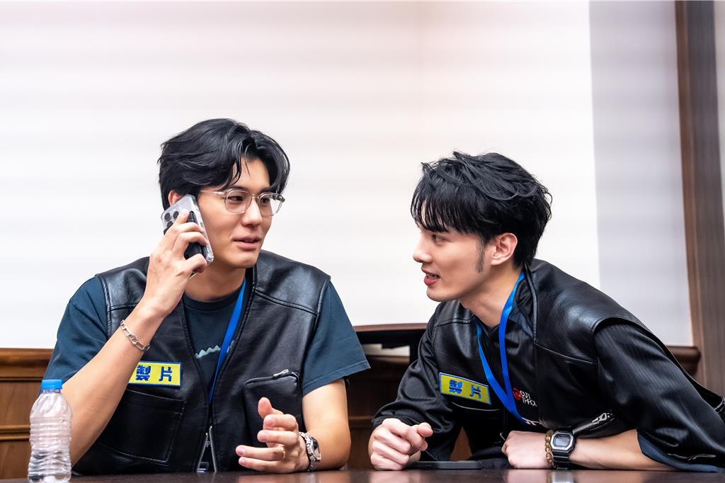 風田(左)、黃偉晉擔任製作,包辦許多事務。(TVBS提供)