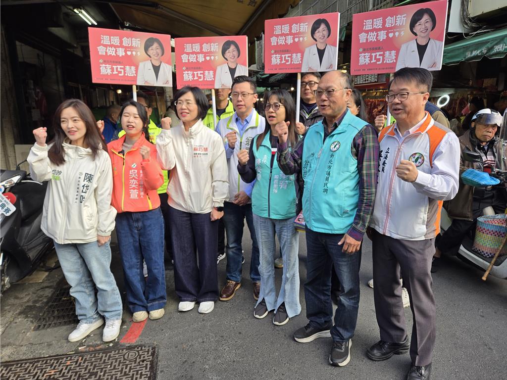 選戰加溫!綠委新莊掃市場 攜手議員拚在地連結