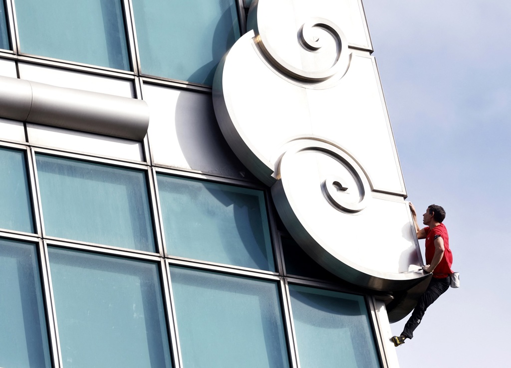 霍諾德成功登頂台北101 法國蜘蛛人讚:每一步都很精準