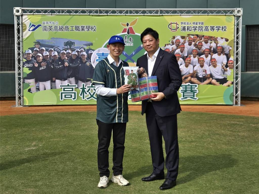 台日青棒交流賽!8比8握手言和 先禮後兵滿滿人情味