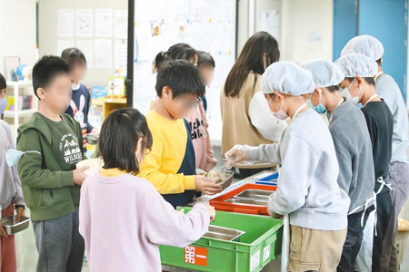 基隆免費午餐上路外師淚訴冗員問題童子瑋批急就章