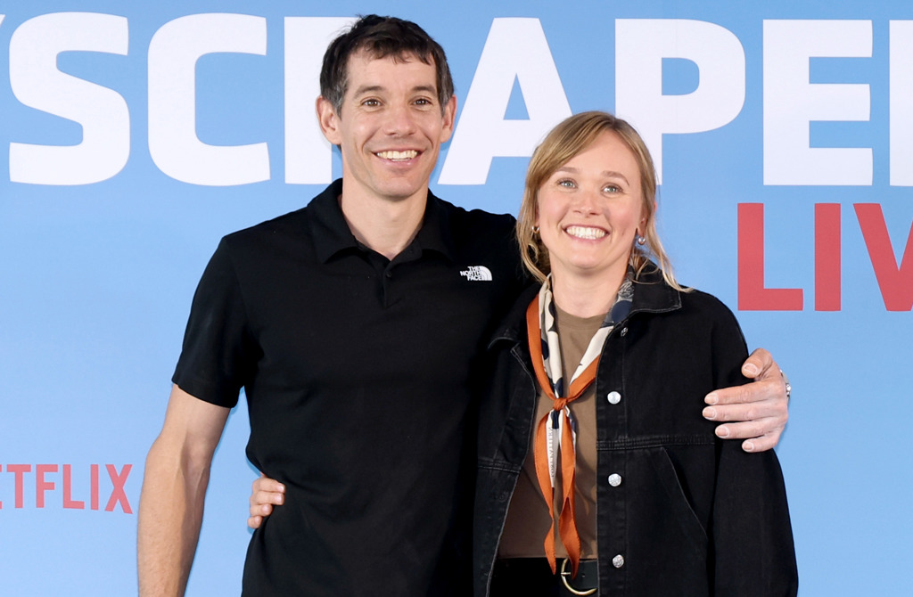 霍諾德離台!爬完台北101返美 偕妻現身機場親切和旅客合影