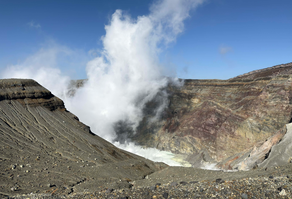 阿蘇火山救援卡關 最糟狀況「被火山口吞進去」
