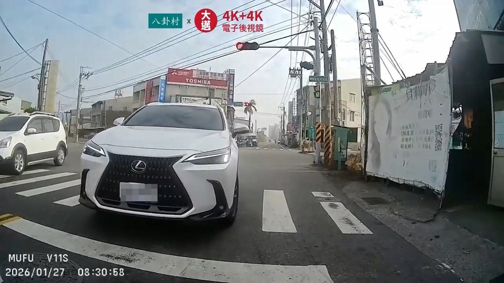 台南騎士停等紅燈遭「逆向逼車」 超扯畫面PO網引熱議