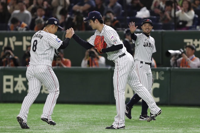 近藤健介（左）表示，不想在大谷翔平（右）下一棒打擊。（資料照／美聯社）