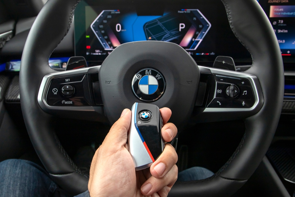 [新聞] 尾牙送「BMW使用權1年」 總經理嗨喊：明 - 八卦 - PTT.BEST 批踢踢爆文