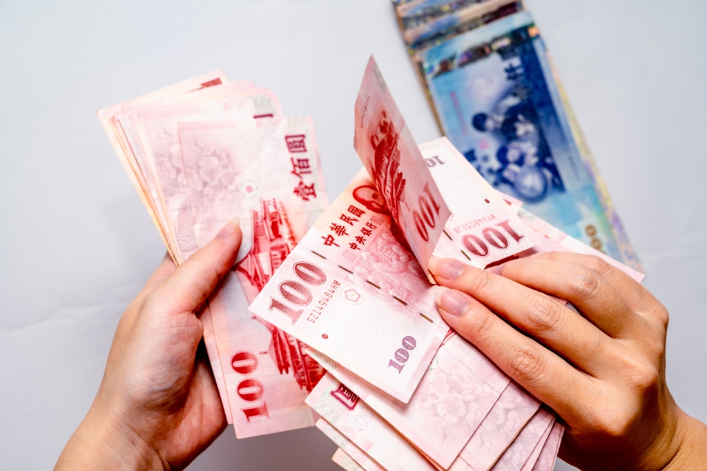 成大越南女博士欠稅2千萬!困台睡廟哭「不是重視人權?」當局曝疑點