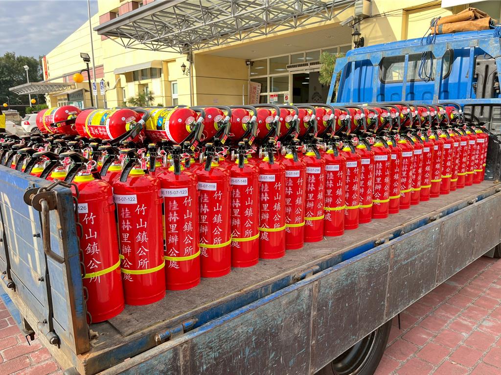 南投竹山強化社區火災應變力 春節前更新3千多支滅火器