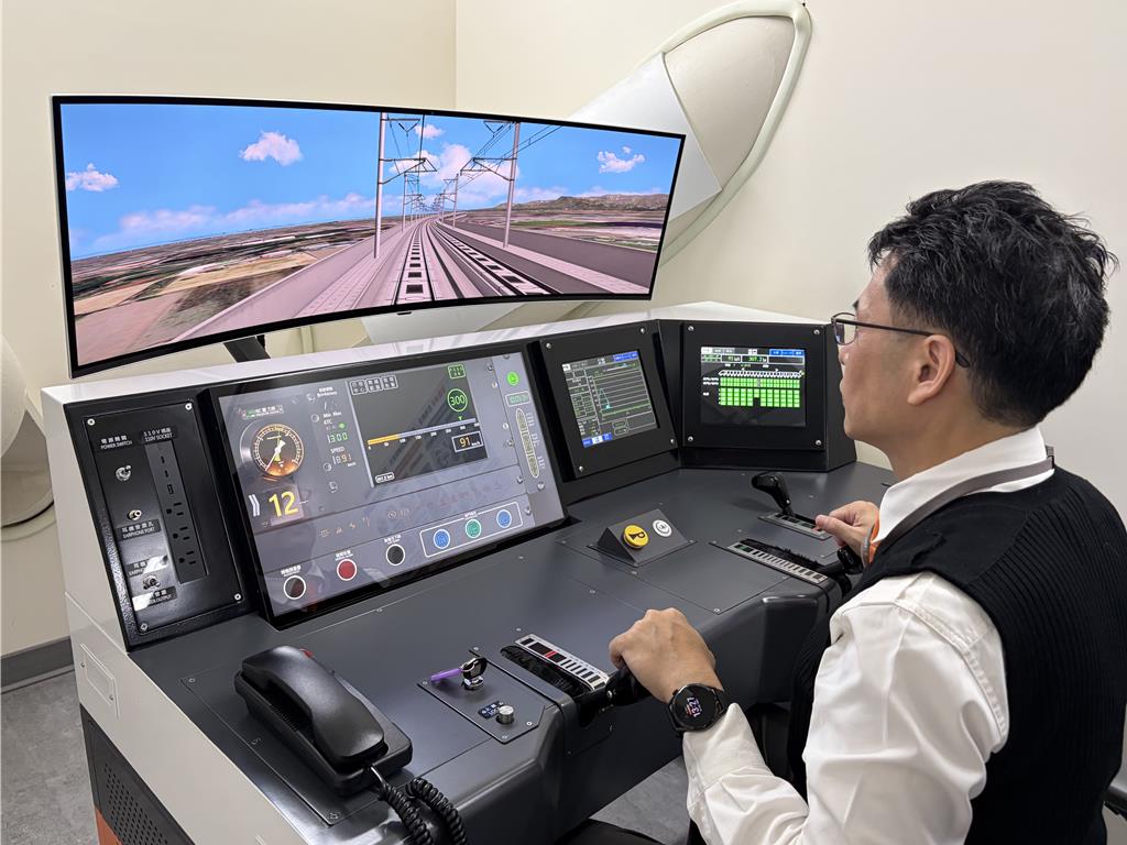 高鐵增駕駛模擬機強化訓練 改裝南轉中心員工舒適升級
