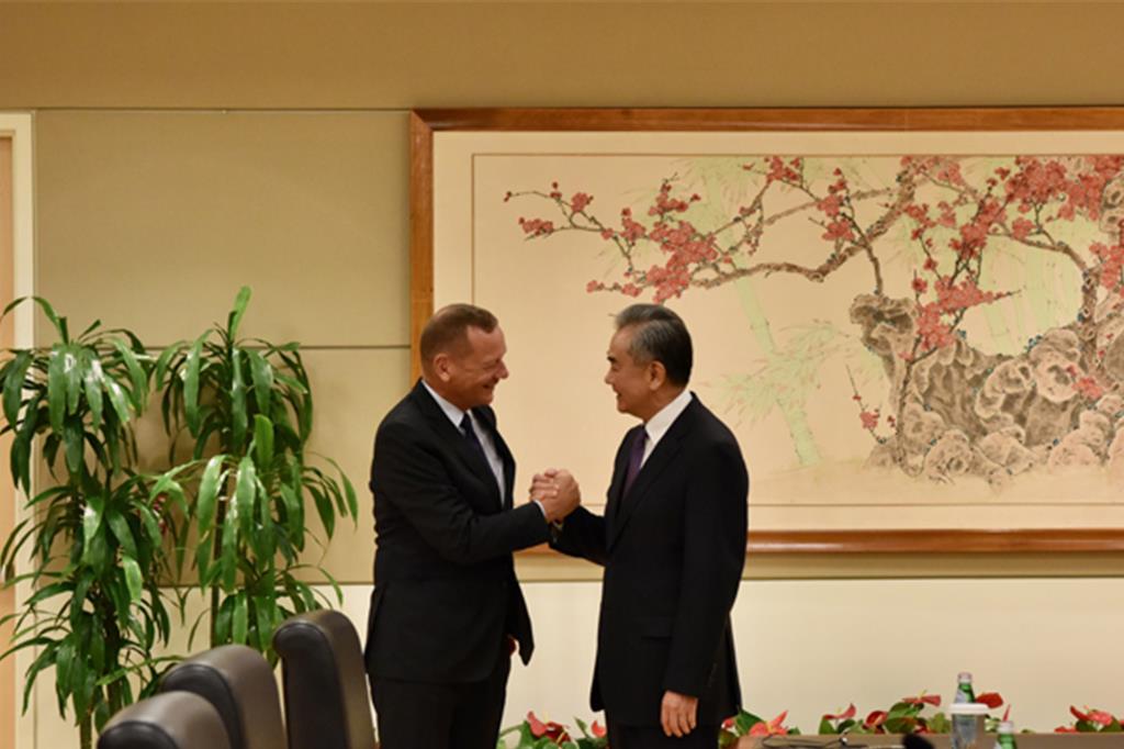 王毅與法外事顧問波恩通話 力促陸歐關係穩定發展