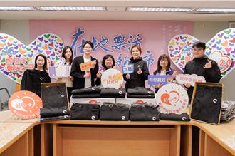 新北電競總會捐1850件連帽外套 守護老少更溫暖