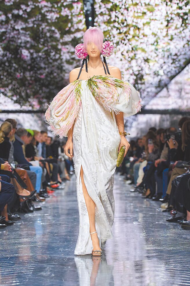 陳庭妮化身Dior台灣品牌大使美駕巴黎高級訂製大秀