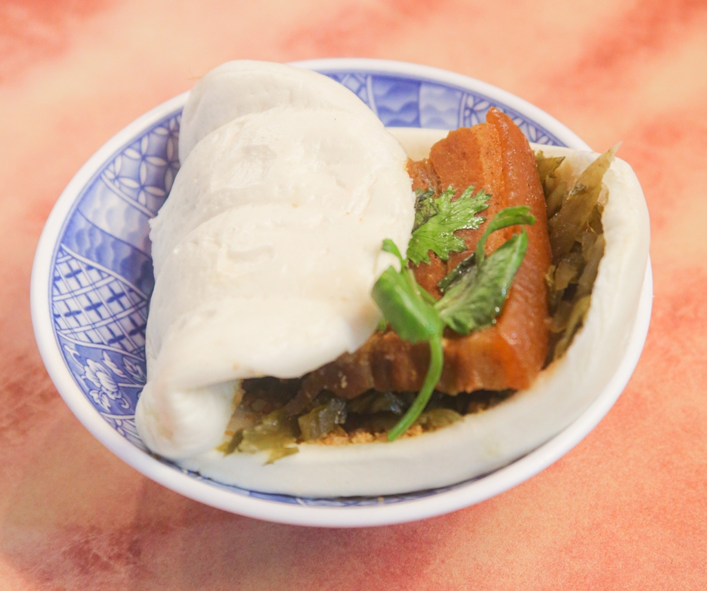 萬華三大刈包名店之一的源芳刈包連年入選米其林必比登，是超受歡迎的人氣店家。(中時資料照片)