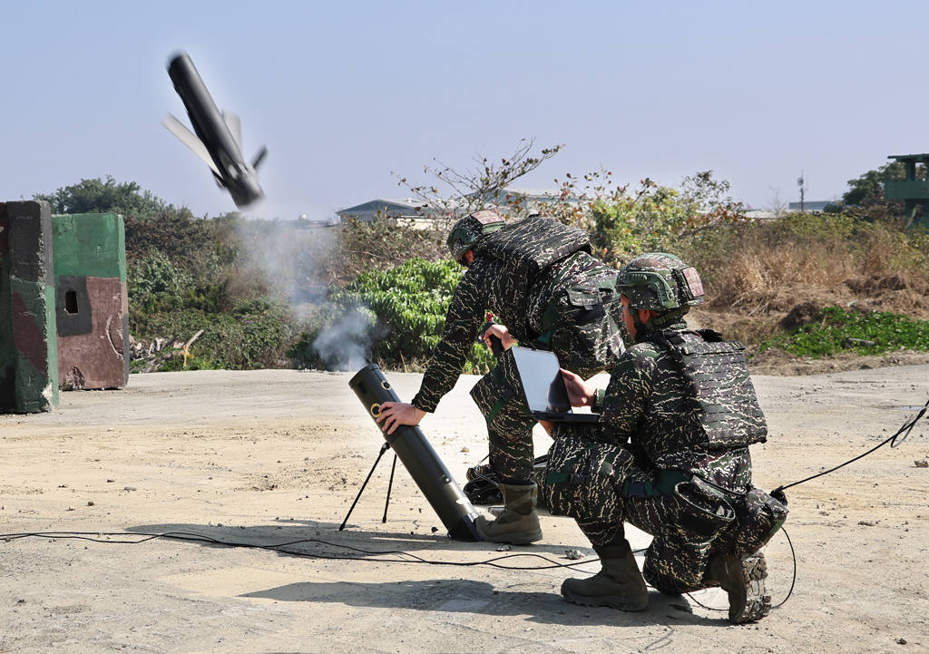 首度面對媒體就出包!勁蜂一型無人機發射5秒墜地 中科院解釋原因