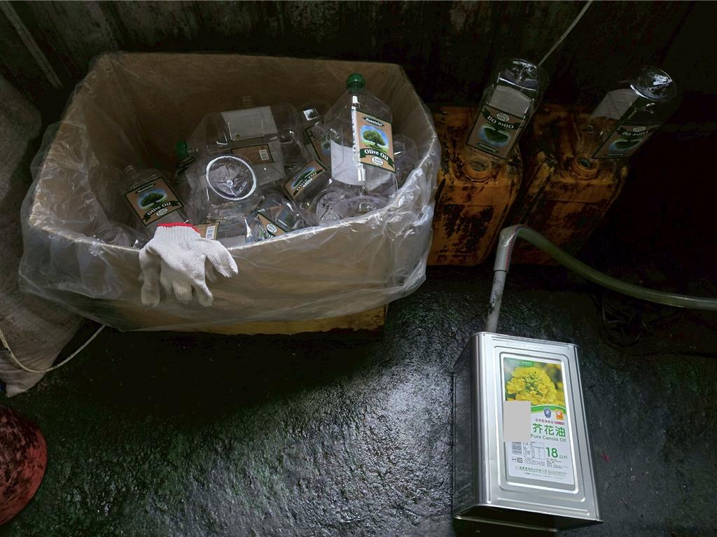 芥花油混裝橄欖油 2年不法獲利1500萬4人交保