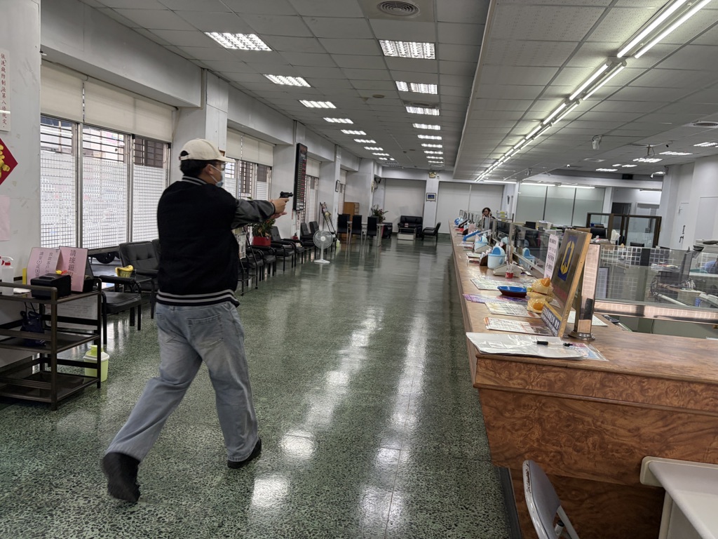 春節治安無假期!鼓山警銀實戰演練 阻詐防搶護民眾荷包