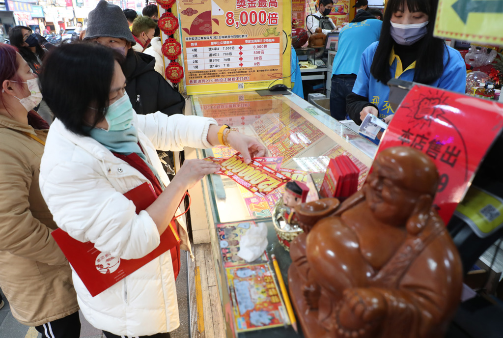 快訊》不想努力了! 威力彩7.7億獎號出爐快來對