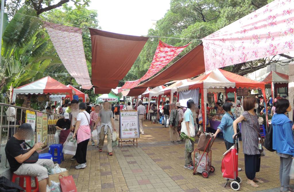 中興大學校園內的興大有機農夫市集，攤商有以農立校的興大把關，是兼具歷史、公信力與規模的有機農夫市集。(興大農夫市集 提供)
