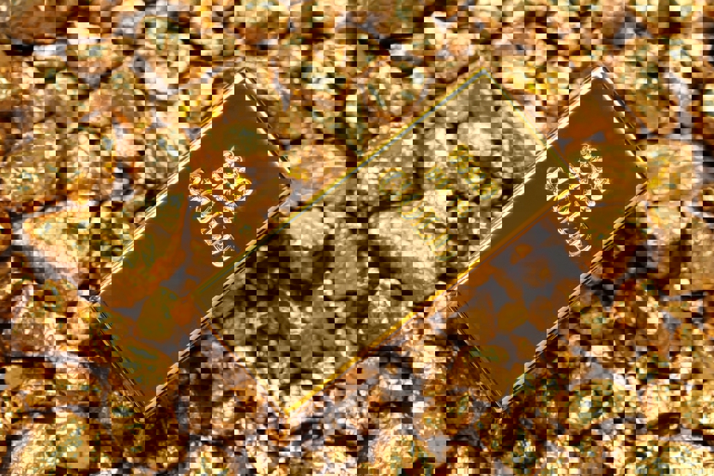 避險資金湧入， 黃金現貨逼近5600美元。（示意圖/達志影像/shutterstock)