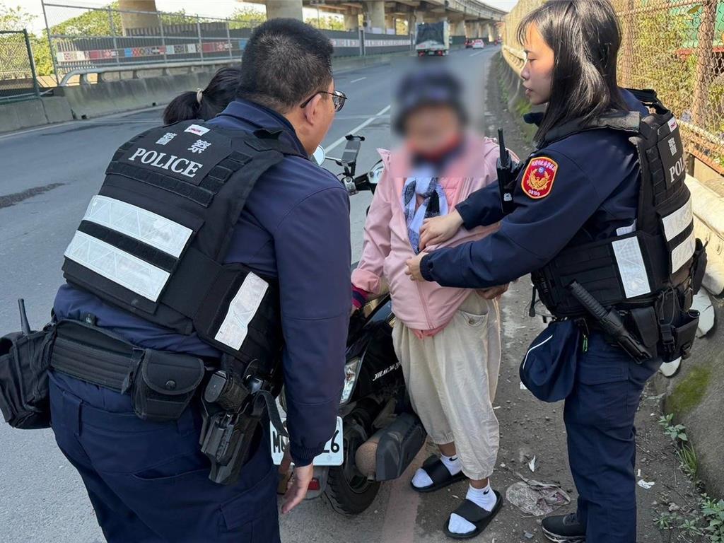 老婦外出購物失智症突發作 平鎮警暖心助返家