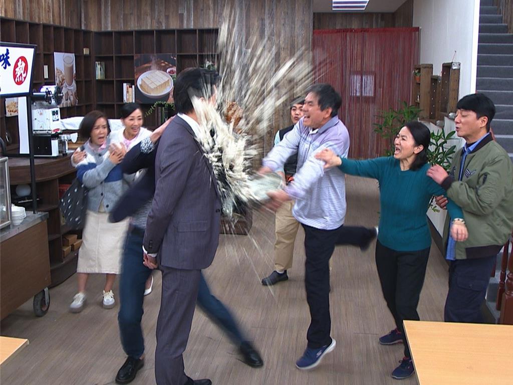 洪都拉斯火力全開出手!吳皓昇被「豆渣洗臉」笑喊:超舒服