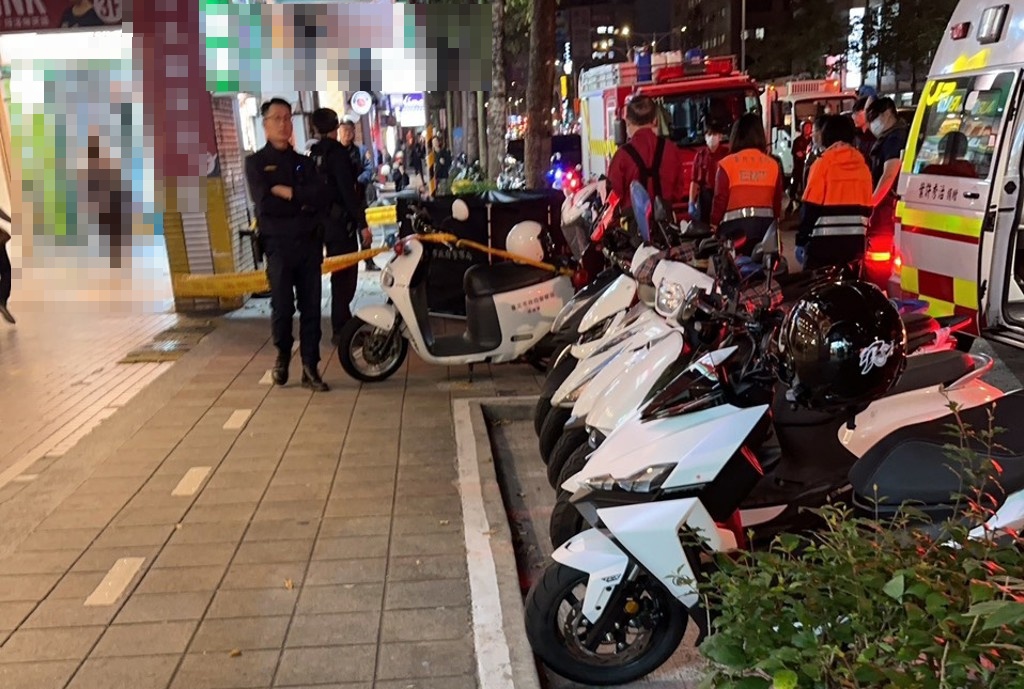 快訊》北市公館商圈驚傳男子墜樓亡! 警方封鎖現場採證