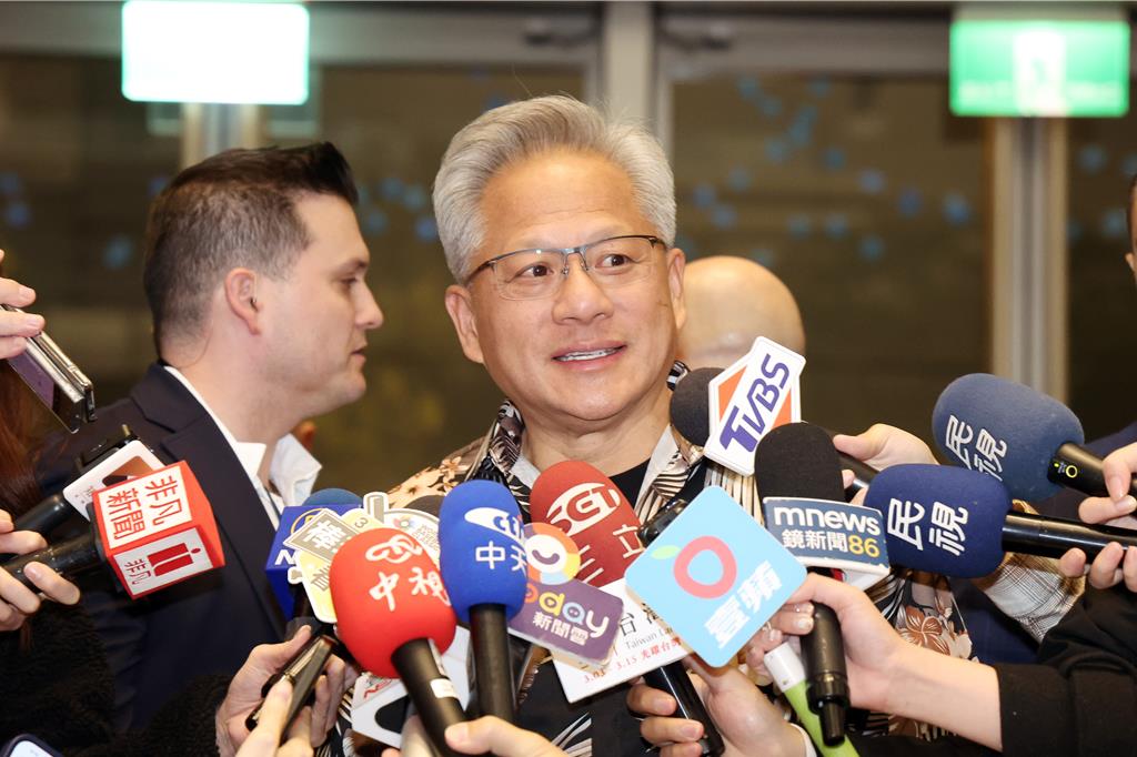 輝達設計晶片增至7種 黃仁勳喊話:需要大量工程師