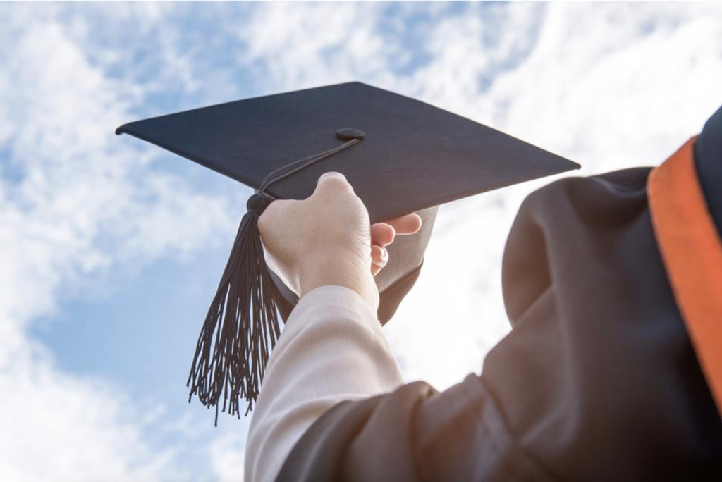 MBA降溫真相:學費腰斬、生源縮水 商學院搶灘中西部求生