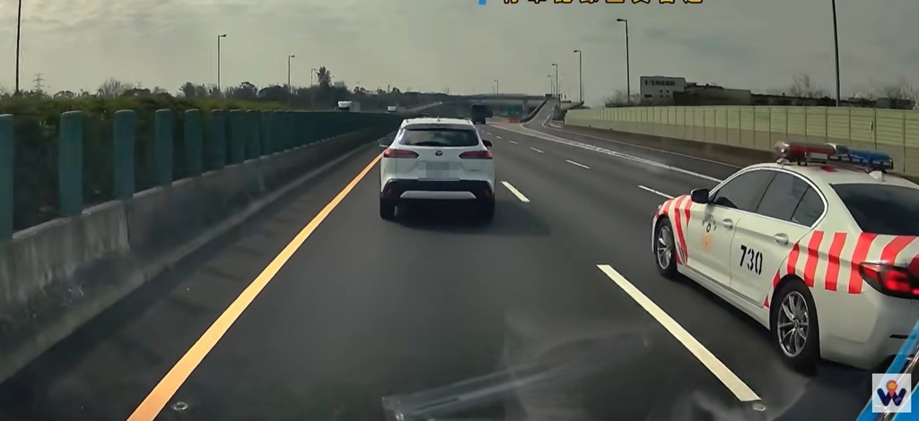 國道路隊長擋救護車 警擴音喝令「立即避讓」