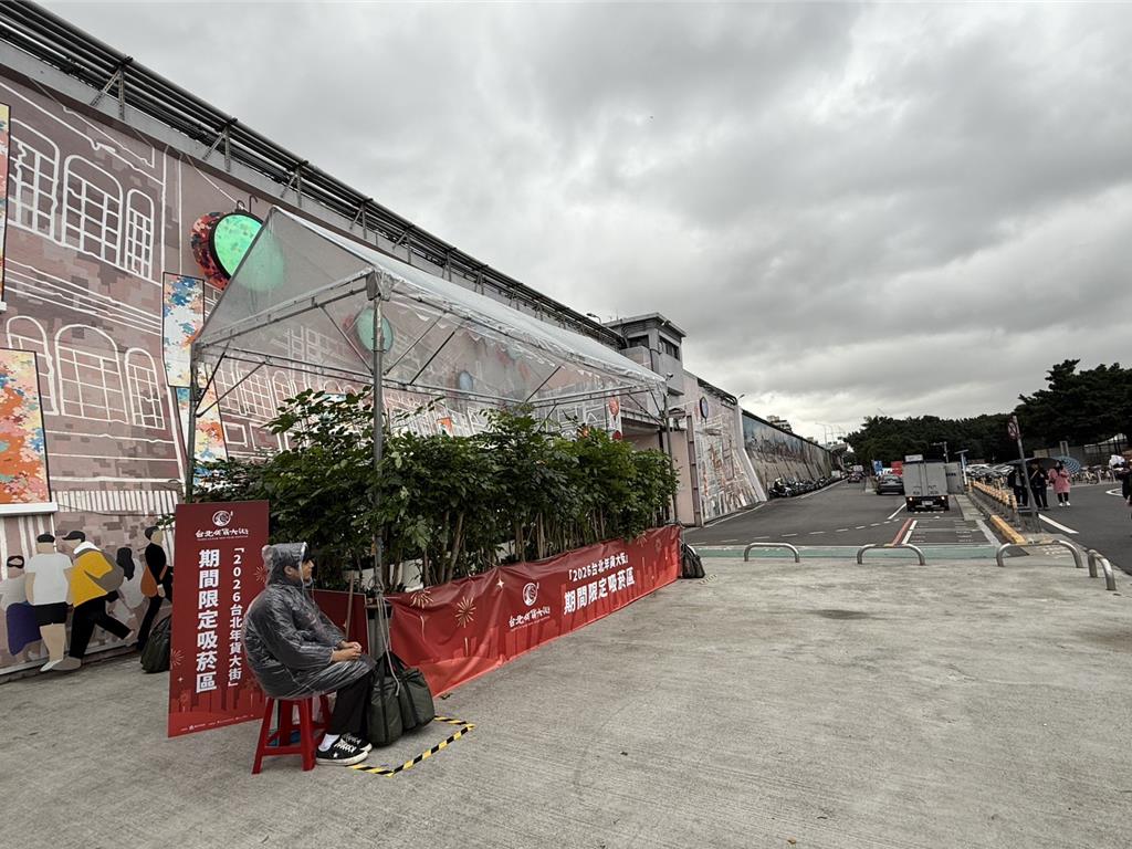 年貨大街「吸菸要走20分鐘」太遠? 議員酸蔣萬安卻挨轟