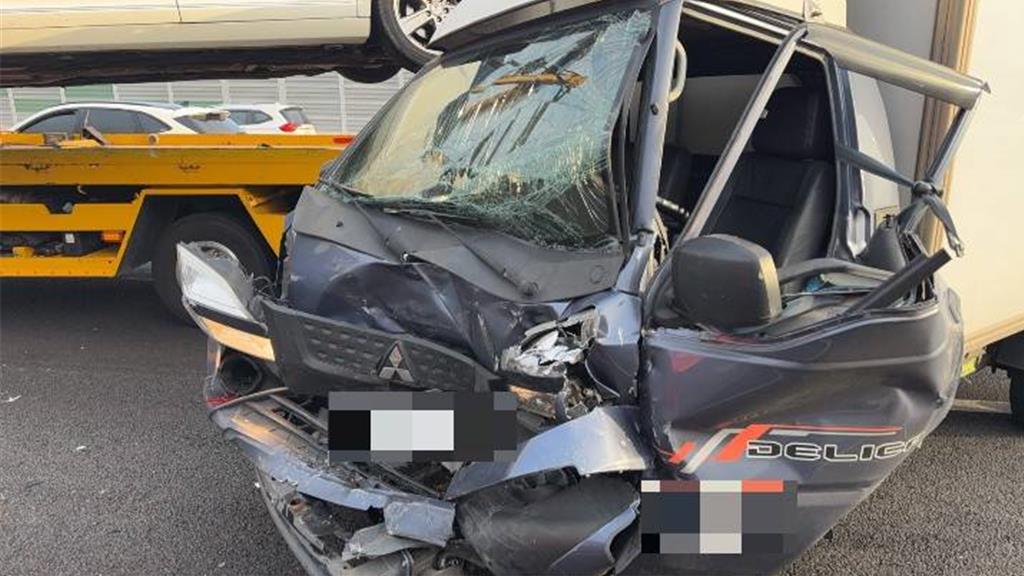 國1大雅段5車連環撞! 31歲貨車駕駛輕傷送醫