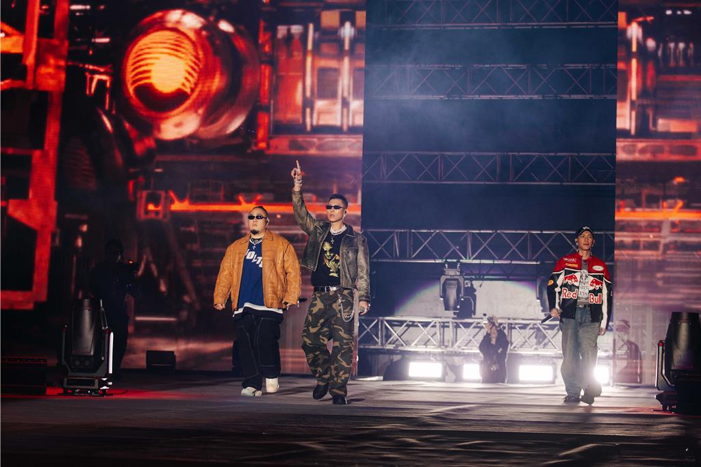 頑童唱進台中!瘦子突發怒兇台下粉絲 大淵喊:火那麼大