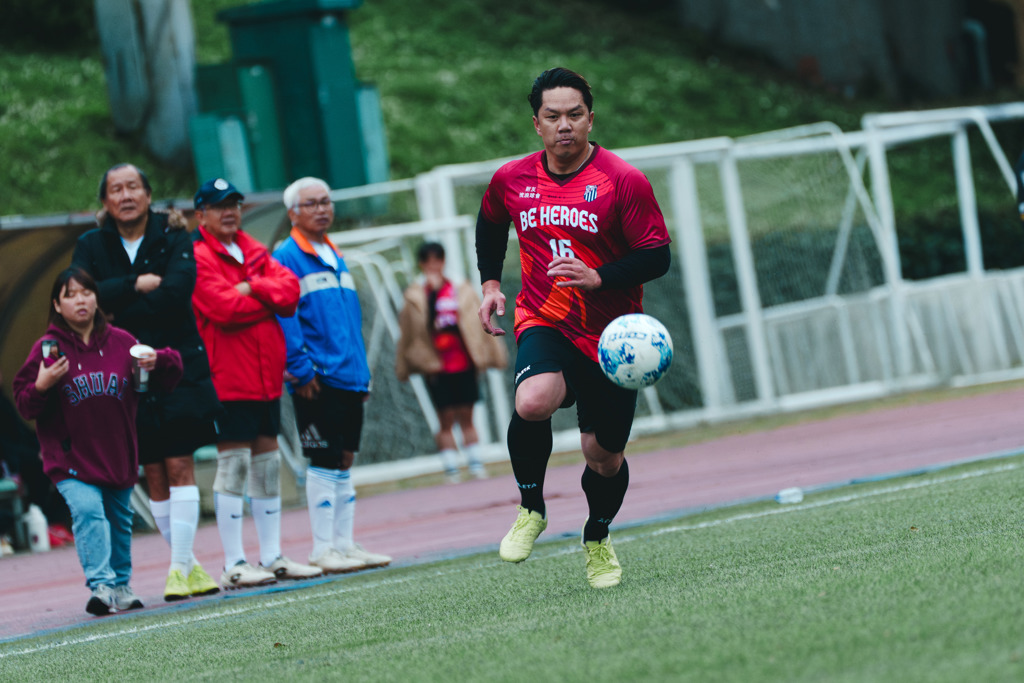 新光人壽足賽》棒球周董也來踢!公益PK募款挺足球