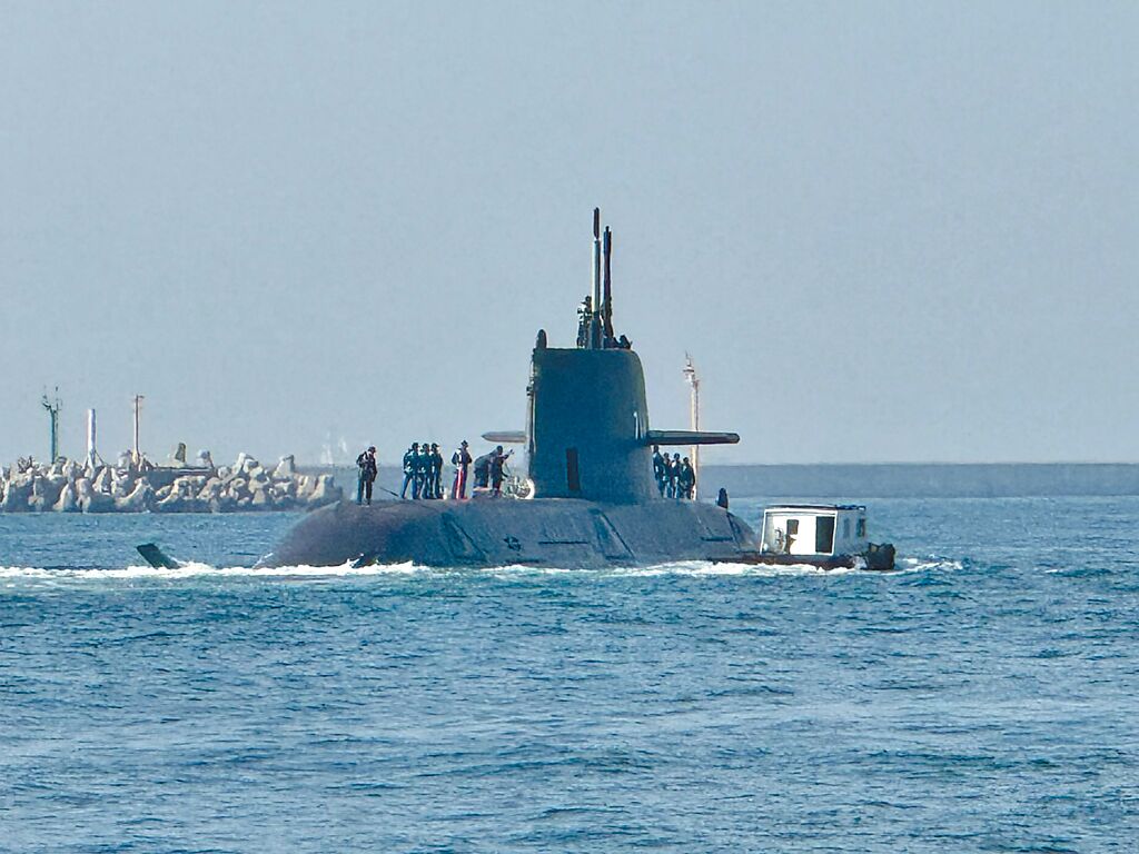 海鯤號下潛50米達標 作家提台海地形限制:不如深耕慧龍無人潛艦