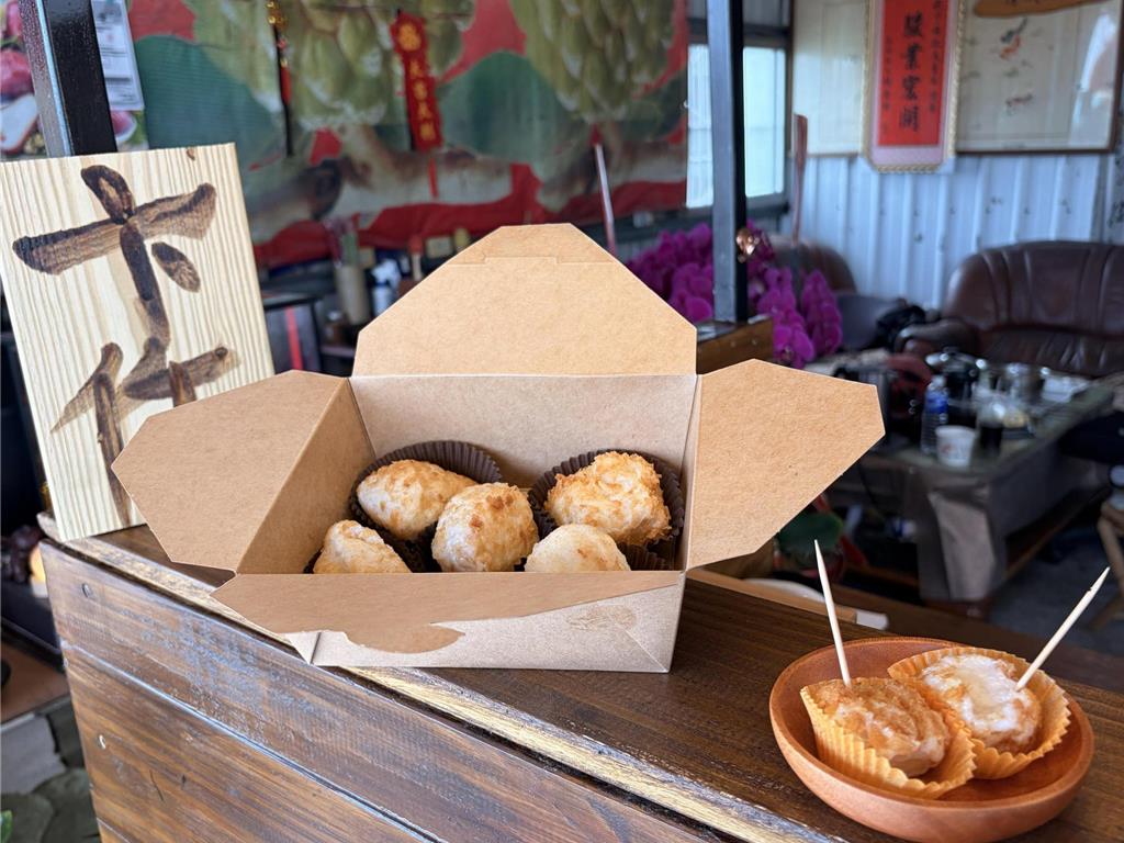 台東少女卞吟瑄發揮創意，將鳳梨釋迦轉化為外酥內冰的創意小吃。（卞吟瑄提供／蔡旻妤台東傳真）