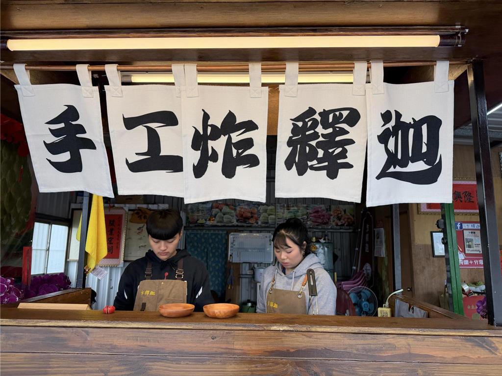 台東少女卞吟瑄發揮創意，將鳳梨釋迦轉化為外酥內冰的創意小吃。（卞吟瑄提供／蔡旻妤台東傳真）
