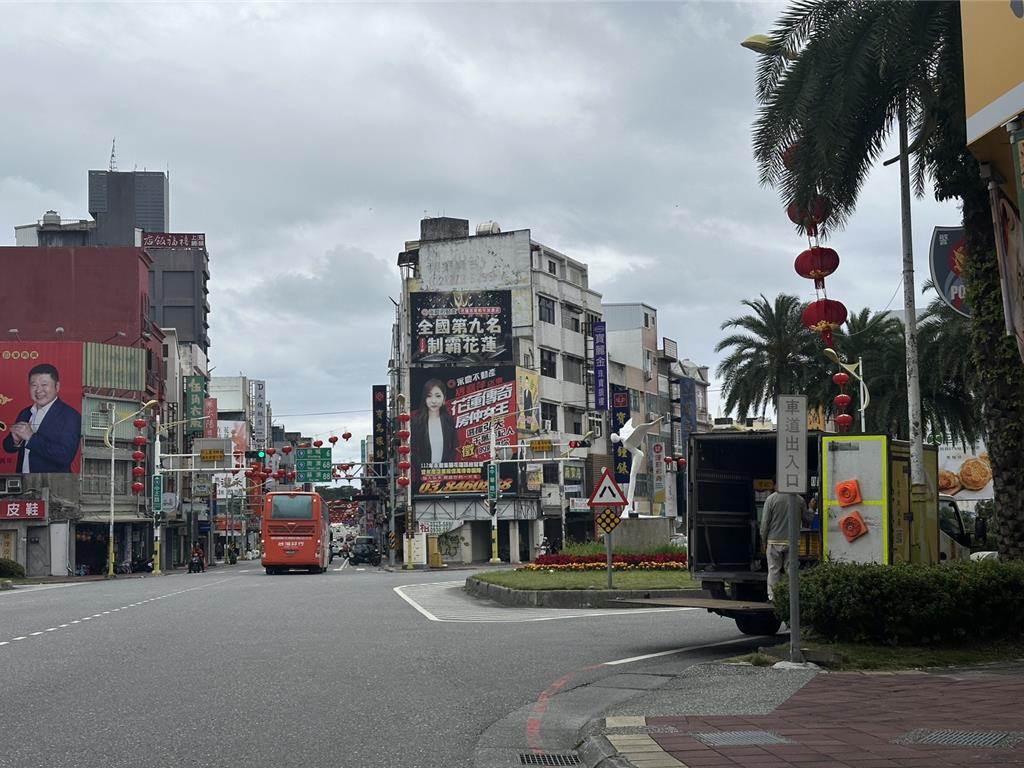花蓮金三角路口升級 首座「有聲觸控行人專用號誌」上線