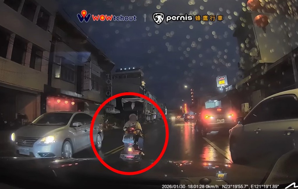 花蓮「超狂阿嬤」逆向逼車! 駕駛怕出事狂倒退