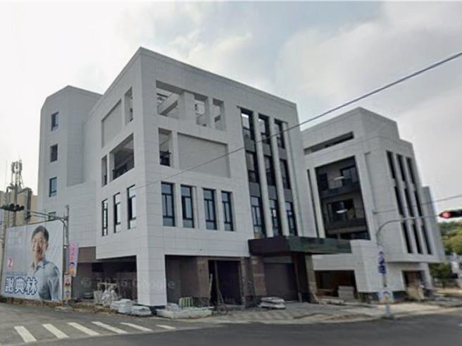 謝典林帶網紅開箱豪華宅惹議：我又沒有要選縣長