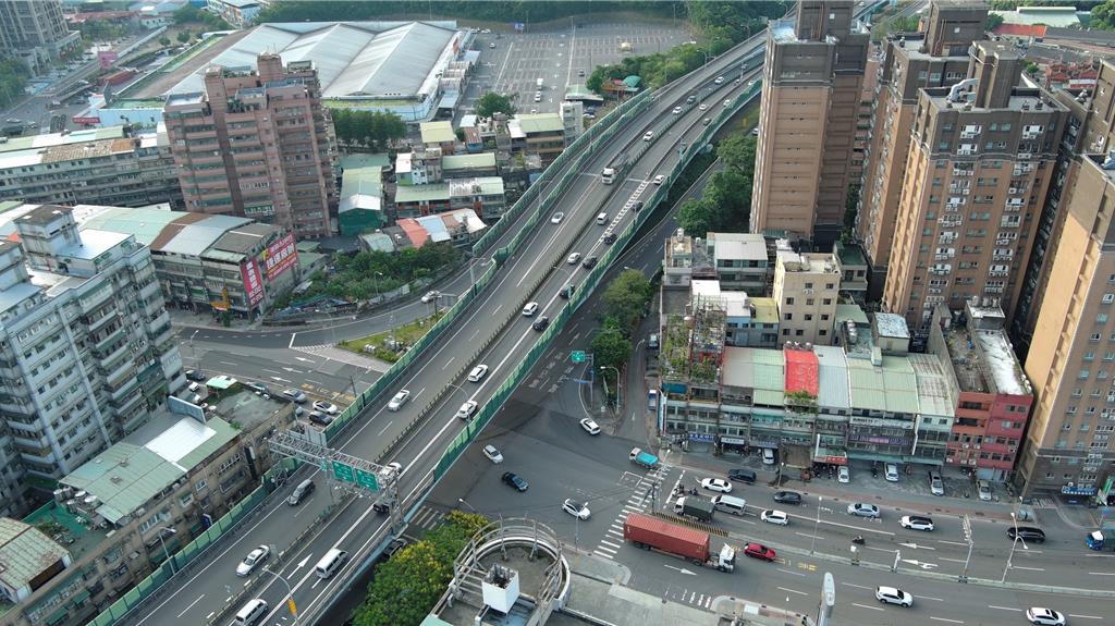 導入空拍機結合地面警力運用 土城警春節交通疏導再升級