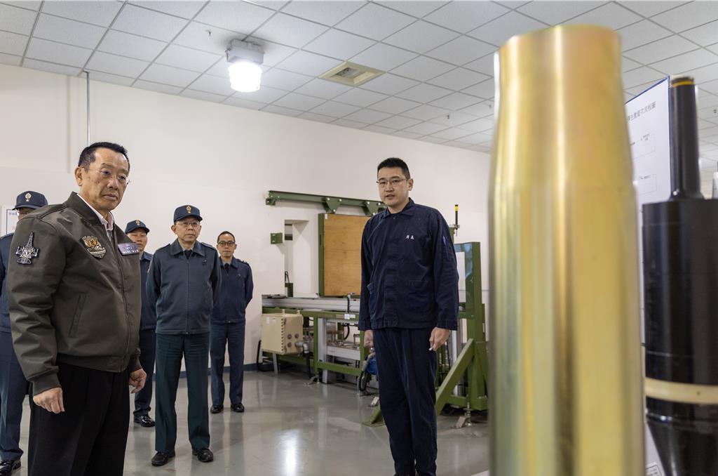 赴軍備局慰勉官兵 顧立雄:國防自主是當前重要政策方向