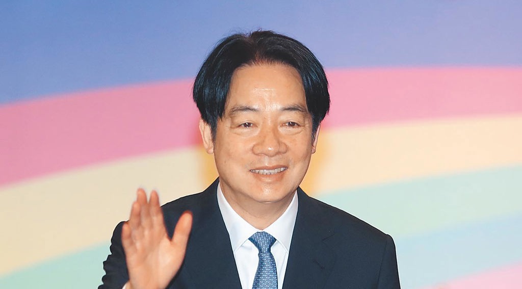 賴批藍白 喊話「全民評評理」 輿論炸鍋:32:0不就是了