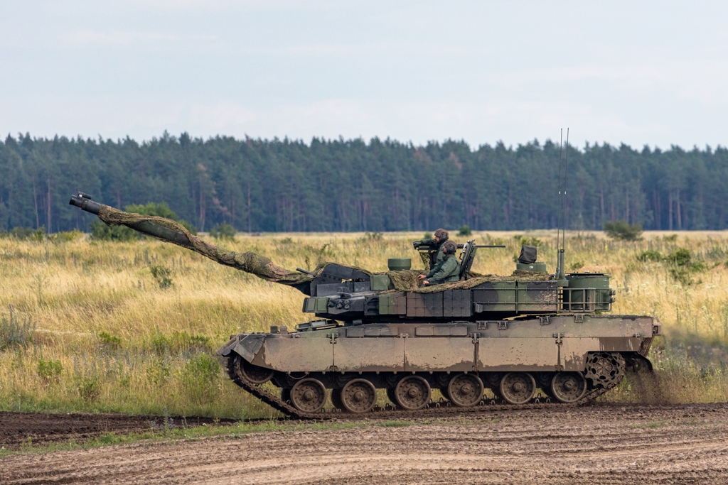 無人機威脅巨大 韓國K2黑豹坦克也披上防護網