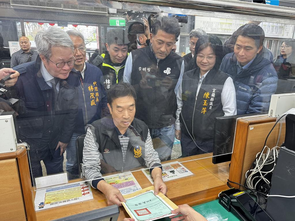 全國首張公地放領權狀在宜蘭發出 陳金德哽咽喊「遲來的正義」!