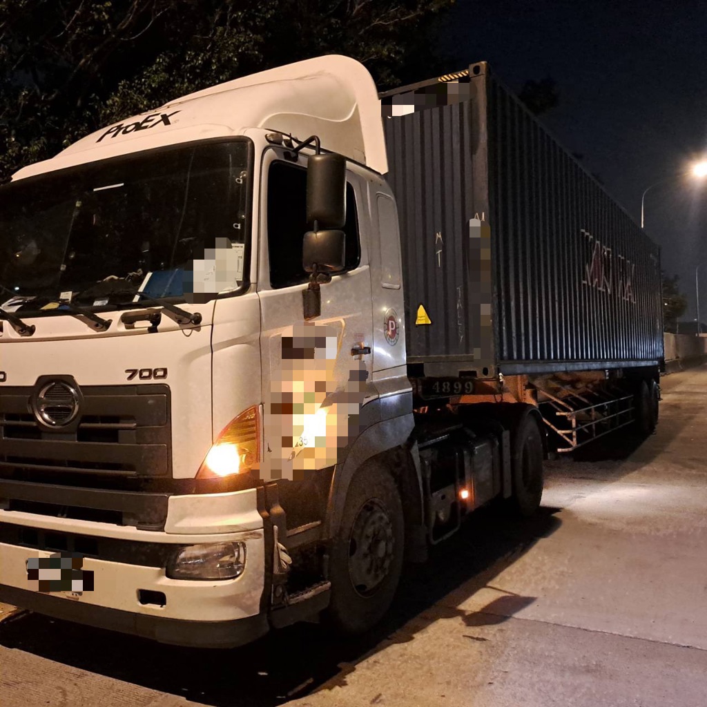 國道行車糾紛!遊覽車、砂石車擦撞 2駕駛爆衝突