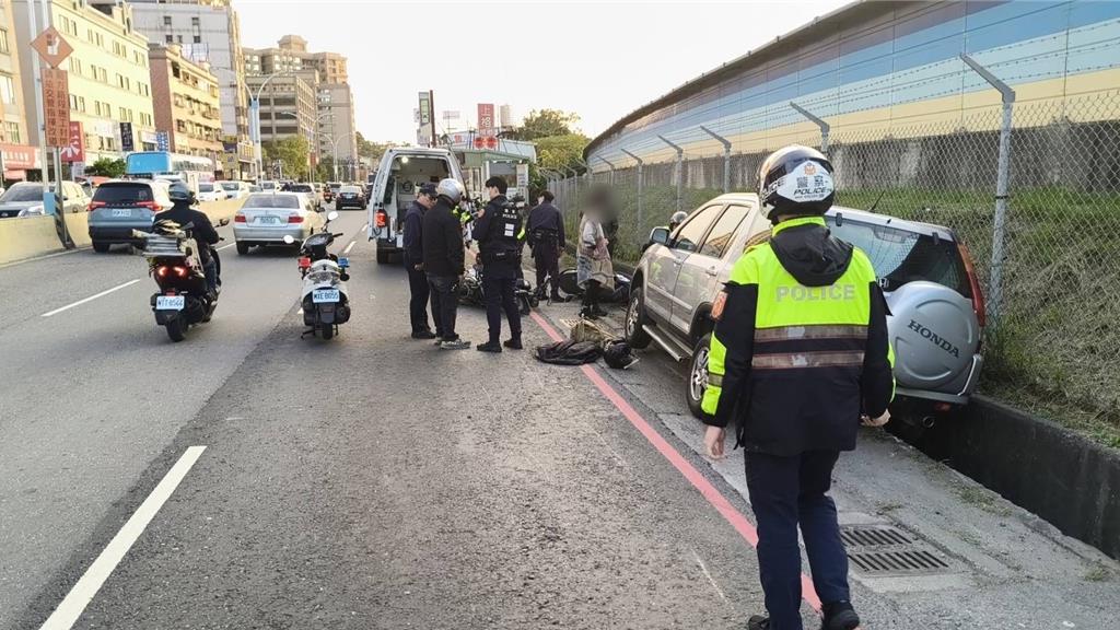 淡水民權路車禍 機車騎士跌落水溝命危送醫搶救