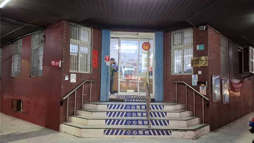 派出所前濺血!持銼刀連刺2路人 台南足療店員工被逮