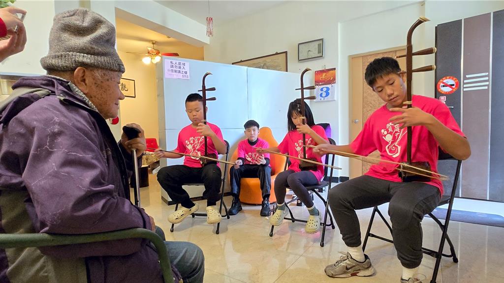 金門賢庵國小攜手華山基金會做公益 以音樂溫暖獨居長者