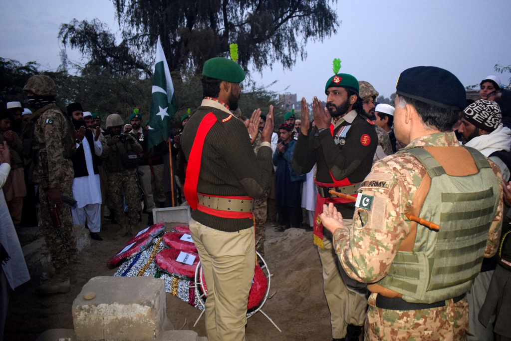 無人機、直升機出動!巴基斯坦激戰3天 奪回叛軍佔領小鎮